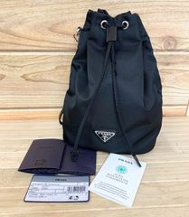 nao様専用プラダ　PRADA　巾着ポーチ　三角ロゴ　Re-Nyon　黒　ハンドル付き　1NS369 リナイロン