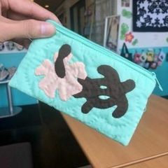 「正規品」カードポーチ♡ホヌ/ハイビスカス♡ペールグリーン♡ハワイアンキルト