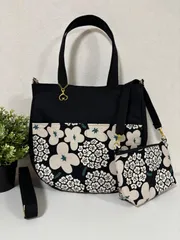 【裁縫ストア・ボヌール】大人かわいい　北欧風　フラワーブーケ　綿麻キャンバス　花柄  丸底トートバック　ポケットいっぱい　ポーチ　ハンドバッグ　ショルダーバッグ　ハンドメイド　ショルダーストラップ付き　ゴージャス  / №500-310