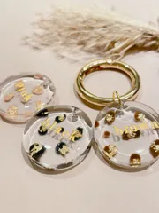 【名入れ】【文字入れ】ヒョウ柄　キーホルダー　キーリング　ネームチャーム　バッグチャーム