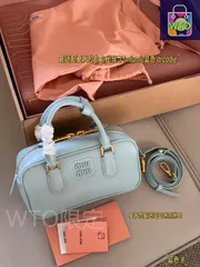【今日特価】Miu Miu ミュウミュウ アルカディー ブルー ボウリングバッグ シリーズ 夏季向きで容量充実の多機能デザイン