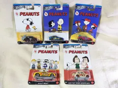 ホットウィール　エンターテイメントアソート　ピーナッツ　スヌーピー　CR-X　フィアット 500D　75周年記念　５台コンプリートセット