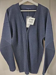 イッセイミヤケオムプリッセカーディガンJL181 アイアンブルー 2サイズ イッセイミヤケオムプリッセカーディガンJL181 アイアンブルー 2