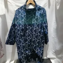 ②【手作り】古布 コート  ワンピース 羽織 シャツ トップス スリットあり くるみボタン 着物地 羽織  青 白 ブルー 紺 柄物 総柄  ハンドメイド  アンティーク ビンテージ 和装 着物 浴衣 和服 骨董 リメイク 昭和 レトロ 婦人服  一点物
