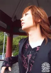 【中古】生写真(男性) Kimeru/バストアップ・衣装黒・赤・目線上・左向き・野外/Kimeru 5th Anniversary LIVE 2007 “Radiant-Winter”