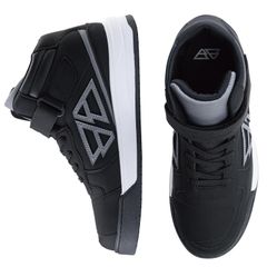 Item thumbnail for item 6d499a8a-5440-4cf1-8999-f8655d6f1b4e