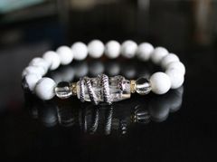 【金運・財運】のお守り「ハウライト・白蛇」ブレスレット　弁天様の使い白蛇