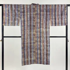 道中着 身丈121cm 裄丈65cm M 和装コート 着物衿 紬地 縞 幾何学模様 ぼかし 薄紫 正絹 名品 【中古】