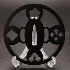 BK0124　日本刀装具　刀鍔　透し　鉄地　透　鍔　刀剣美術　重量：約98G