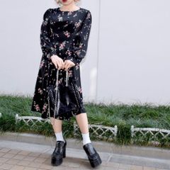 Simone Rocha フラワープリントソックス 花柄ラメ入り黒花柄ソックス