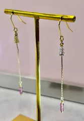 天然石⭐️ガーネットが揺れる、華奢なチェーンピアス