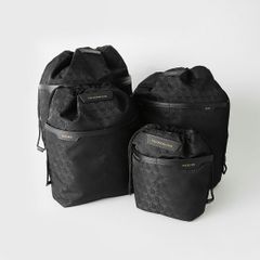 新品 アニヤ ハインドマーチ ANYA HINDMARCH ポーチ AH ロゴ ブラック
