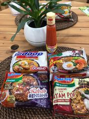 ミーゴレン（インスタント麺）４袋とサンバルペダス1本セット