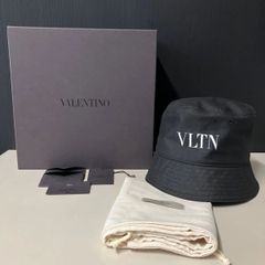 新品】VALENTINO GARAVANI VLTN バケットハット 黒 59 - メルカリ
