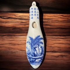 中国現地買入 一輪挿し [琴女人絵] 壁掛け 中国雑貨 花瓶 フラワーベース 染付 陶磁器 陶器 骨董品 アンティーク