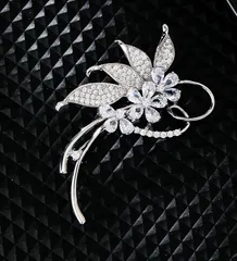 スワロフスキー桜ブローチ高級感のダイモンド花コサージュ結婚式卒業式入学式面接用