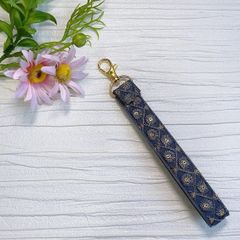 【アウトレット価格】 No.5 スマホ ハンド ストラップ  インド刺繍リボン