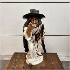 魔女のオブジェ 高さ60cm ポリレジン 樹脂 人形 ホラー ウィッチ フィギュア ヴェルニゲローデ ハロウィン 指さし レトロ 輸入雑貨 インテリア 置物【CA0623-7】