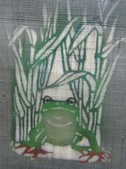 塩野圭子 作　「 シュレーゲル アオガエル 」 額装品　型絵染め　草木染　蛙　かえる