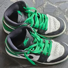 NIKE(ナイキ) エア ジョーダン 1 ミッド グリーン/ブラック スニーカー 235mm