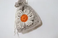 グラニースクエアポーチ