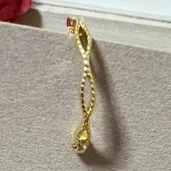 立体ツイストデザインの上品イヤーカフ（片耳用）｜K16GP仕上げ／ペア販売可