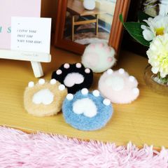 にゃんこの肉球ふわふわブローチ／１個売り／サン宝石