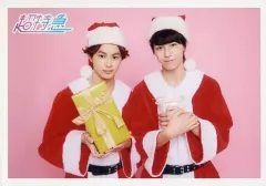 【中古】生写真(男性) 超特急/タクヤ(草川拓弥)・タカシ(松尾太陽)/横型・上半身・衣装赤白・サンタ衣装・両手プレゼント・背景ピンク/「BULLET TRAIN ONEMAN CHRISTMAS SHOW 3rd Anniversary Special!!!