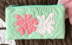 ＜正規品＞カードポーチ♡ハイビスカス♡セルドングリーン♡ハワイアンキルト