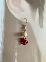 タティングレース×ウッドビーズのピアス