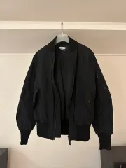 レビュー高評価アイテム特集｜ファッション通販 美品 CARVEN サファリジャケット 48 フード付 ブラック アーカイブ ジャケット・アウター