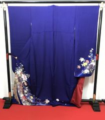 【中古】Mサイズ 振袖 正絹 濃紺地に草花模様 長襦袢付き