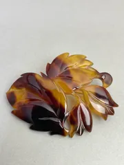 ヴィンテージ ブローチ 美品 本鼈甲 マーガレット 彫刻 571 ヴィンテージ ブローチ 美品 本鼈甲 マーガレット 彫刻 571