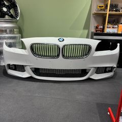 BMW F10 5シリーズ 純正フロントバンパー (損傷アリ)