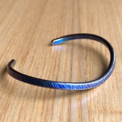 titanium bangle スラッシュ交わる バングル ブレスレット ゴールド&ブルー