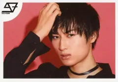 【中古】生写真(男性) SUPER★DRAGON/飯島颯/横型・顔アップ・背景赤/颯生誕記念 スペシャル生写真セット「HAYATE BIRTHDAY PHOTO SET」