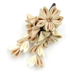 七五三 髪飾り 三歳 七歳 日本髪 花 ちりめん ベージュ 薄茶 白 ゴールド つまみ細工 藤下がり 小さい ピン ぱっちんピン クリ No.9-5227