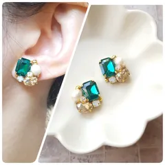 エメラルドグリーンのピアス