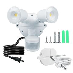 【特価商品】コンセント式、LED人感センサーライト、屋外用、2灯式、防雨仕様、明るさ2500ルーメン、AC 100V 50/60Hz、電源コード5m、省エネルギー、?日本語の取扱説明書