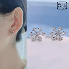 Leafy　ひらひらと舞い降りる雪の結晶をモチーフにした季節感漂うCZダイヤピアス　冬のアクセモチーフとして、クリスマスや誕生日のプレゼントに大人気　高級なジルコニアが透明感のある繊細な煌めきが、清楚で上品な耳元を演出します　パーティー x09388as