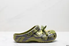 【今日特価】Clot x Crocs Classic Clog クロックス レジャービーチ用の穴のあるスリッパ サンダル。