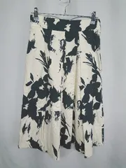 ◇ Θ ZARA WOMAN 花柄 ひざ丈 プリーツスカート フレアースカート スカート サイズXS ホワイト系 レディース E  【1409240059356】