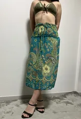 着画あり　新品　水着＋スカート付　緑　ビキニ-サイズ11号（バスト86ｃｍ/ヒップ92～100ｃｍ）　スカート：ウエスト26ｃｍ/最大38ｃｍ　丈87ｃｍ　フォロー割5％OFF対象　送料無料