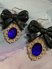 ビックリボンの大人のビジューピアス