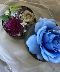 フラワーラウンドボックス　青バラ　ギフト　カタリーヌフラワー