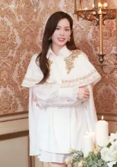 【中古】キャラカード MAKO(縦・膝上・衣装白・腕組み) ランダムトレーディングカード 「NiziU Live with U 2022 ”Burn it Up”」