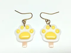 ハンドメイド　手作り　手づくり　てづくり　レジン　アクセサリー　ピアス　肉球　ねこ　ネコ　猫　いぬ　イヌ　犬　白　ホワイト　黄色　イエロー