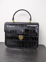 【D077】高級感漂うクロコ型押し ハンドバッグ フォーマル・ビジネスシーンに！