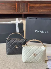 【今日特価】Vintage Chanel 25s Handle Bento Bag - ヴィンテージ シャネル 25s ハンドル ベントバッグのんびりした高級感、ハンドルデザインが魅せる大人のエレガンス～送料無料-MM輸入1
