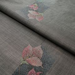 大島紬　泥染め　花模様　反物　伝統的工芸品　本場大島紬